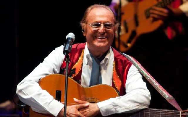 Renzo Arbore E Lorchestra Italiana In Concerto A Sapri Napoli Da Vivere