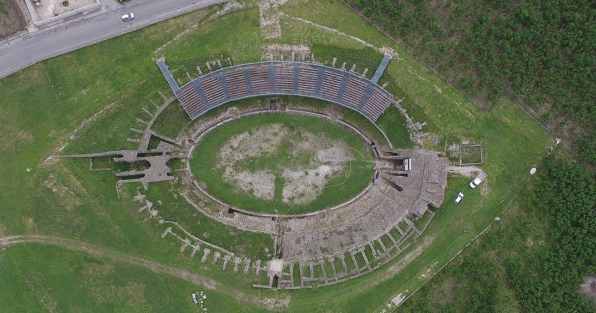 Visita Guidata Straordinaria E Concerto NellAnfiteatro Romano Di