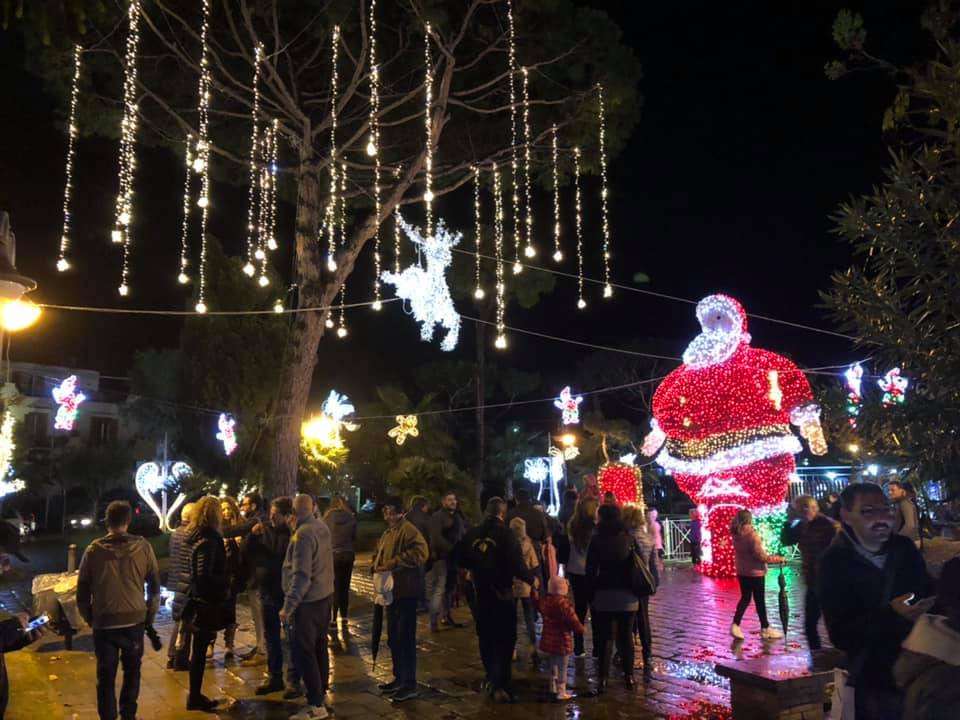 Natale A Bacoli Luci DArtista In Villa Comunale E Pista Sul Ghiaccio