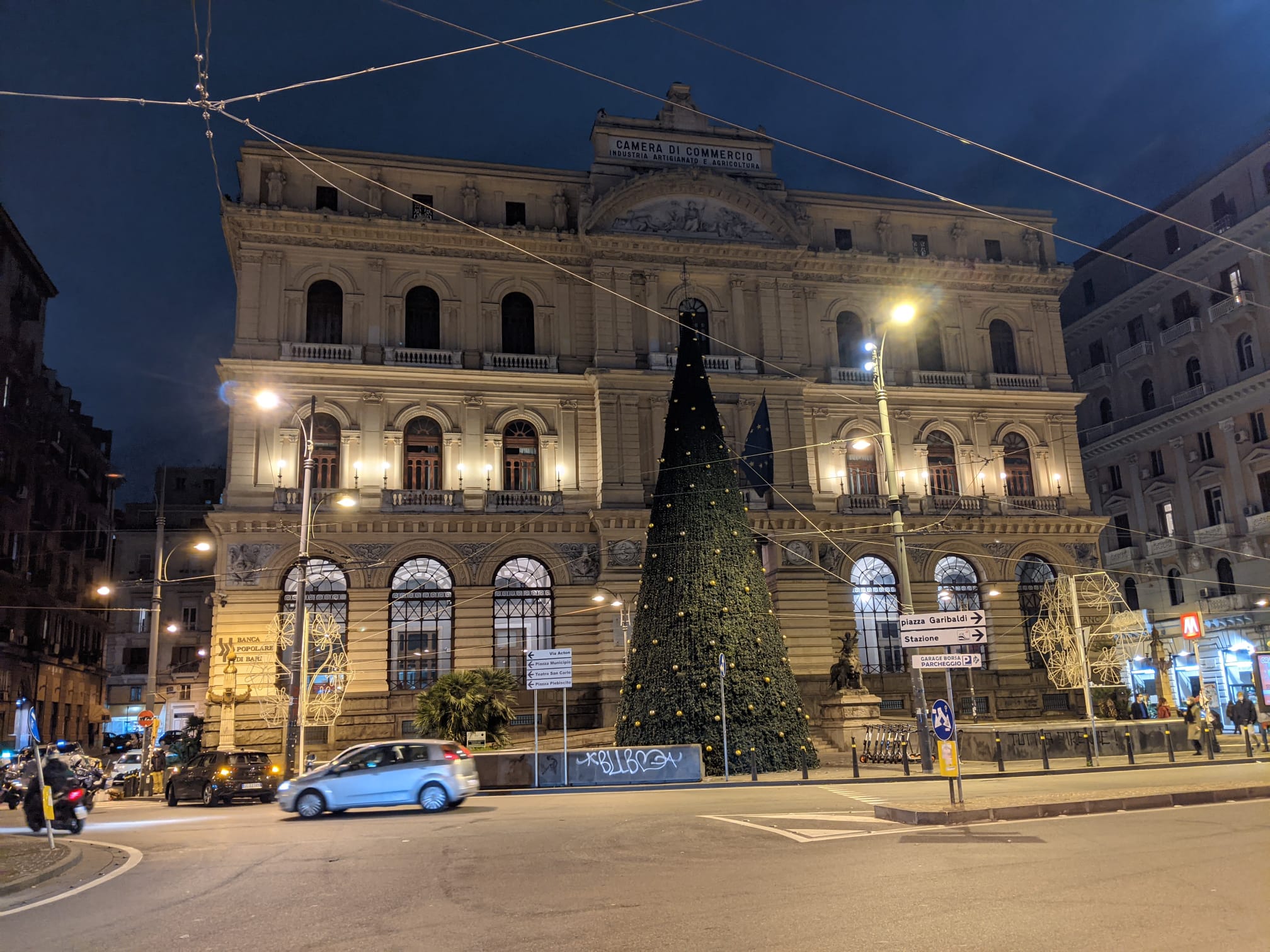 Acceso A Sorrento Lalbero Di Natale E Le Luminarie Un Simbolo Di