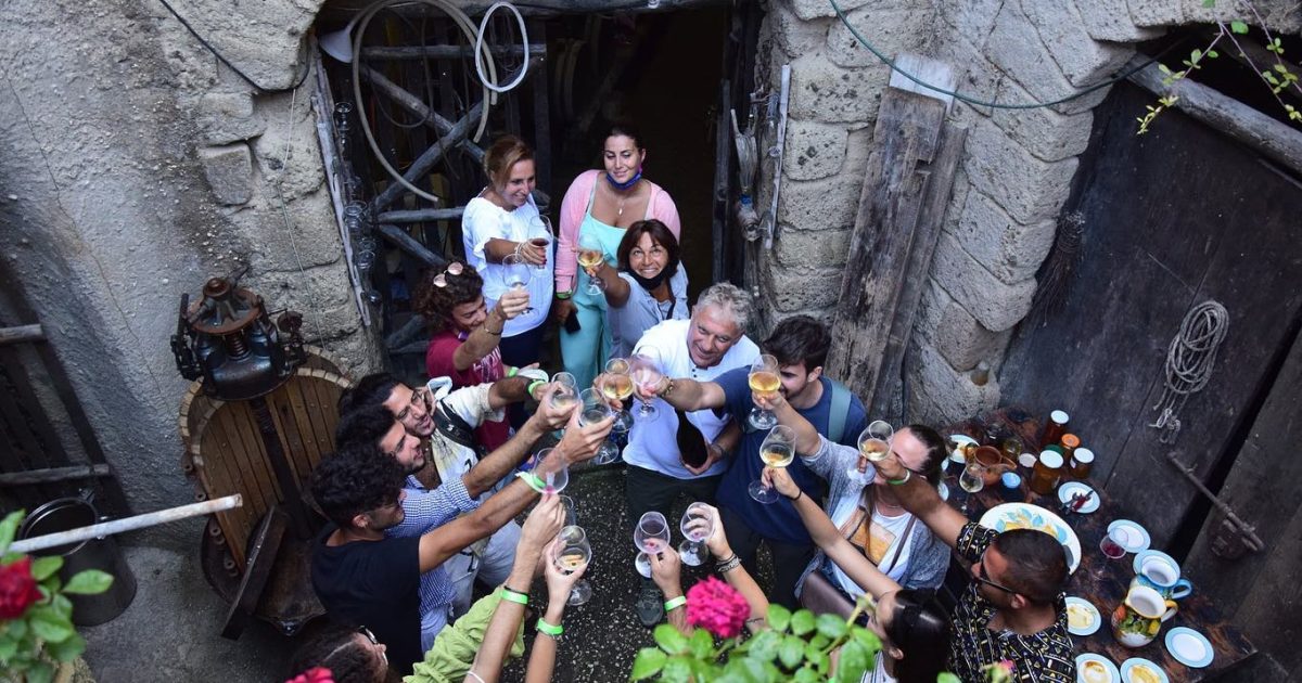 Andar Per Cantine Ad Ischia Enogastronomia Trekking E La Notte Bianca