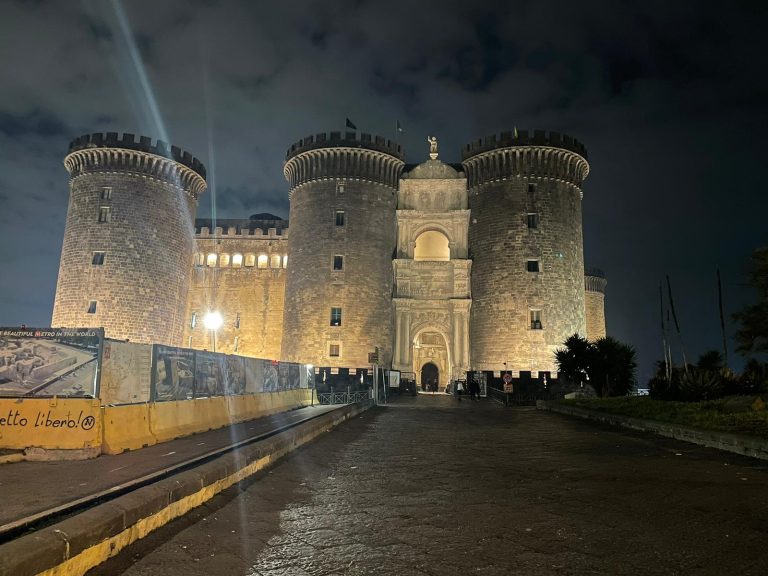 Eventi E Spettacoli Di Sera Nel Cortile Del Maschio Angioino Per