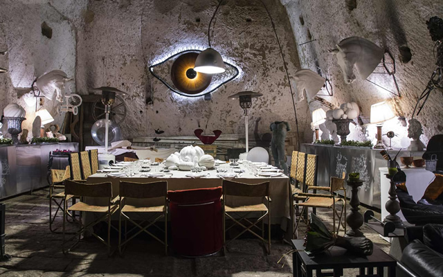 Cena Esclusiva in una Grotta d arte con l artista Michele Iodice