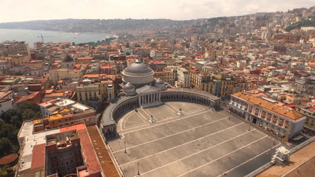 Piazza del Plebiscito a Napoli