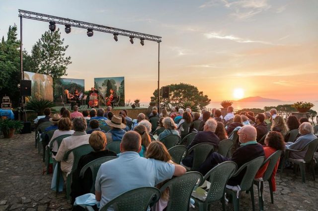 Concerti al tramonto nella splendida Villa San Michele di Capri | Napoli da  Vivere