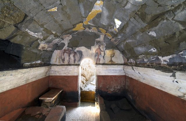 Scavi di Cuma: trovata una eccezionale tomba dipinta del II secolo a.C.