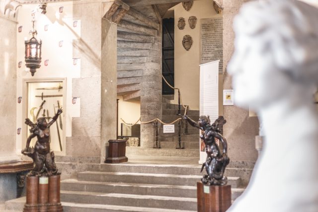 Le scalinate del Museo Filangieri di Napoli