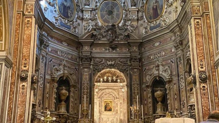 Basilica-di-Maria-Santissima-dl-Carmine-Maggiore-ph-pagina-facebook-di-Spinacorona-.jpg