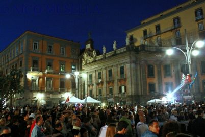 Concerto-gratuito-a-Piazza-Dante-con-Edoardo-Bennato-e-Enzo-Avitabile.jpg