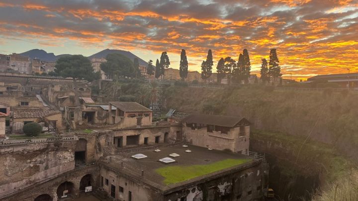 Ercolano-alba-Ph-Facebook-Ercolano-Parco-Archeologico.jpg