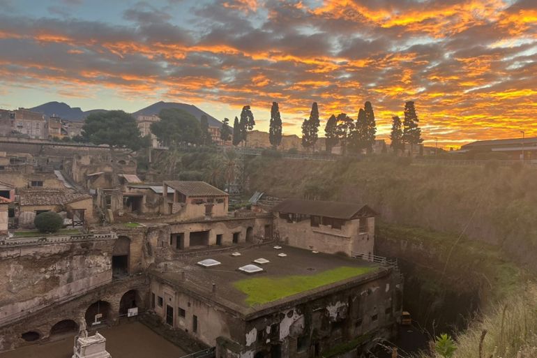 Ercolano-alba-Ph-Facebook-Ercolano-Parco-Archeologico.jpg