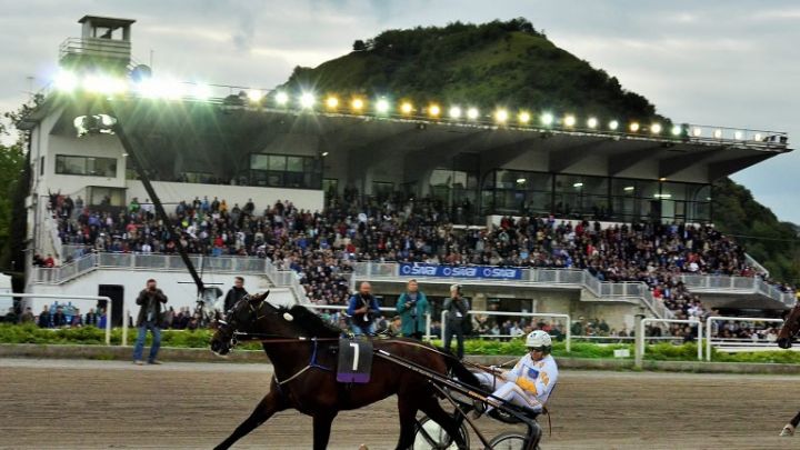 Gran-premio-Lotteria-di-Agnano-allIppodromo-di-Napoli.jpg