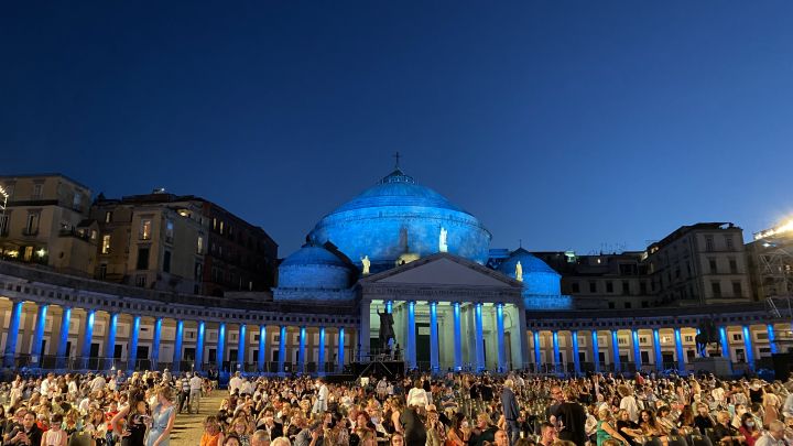 Napoli-da-Vivere-Teatro-San-Carlo-Piazza-Plebiscito.jpg