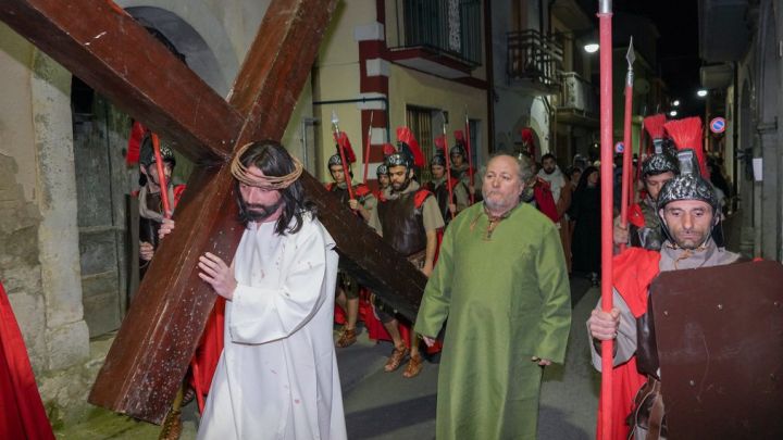 Passione-Cristo-Cesinalii-Ph-Facebook-Gruppo-Cfv.jpg