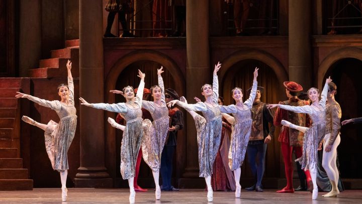 Romeo-e-Giulietta-Facebook-Teatro-San-Carlo-Ph.-Luciano-Romano.jpg