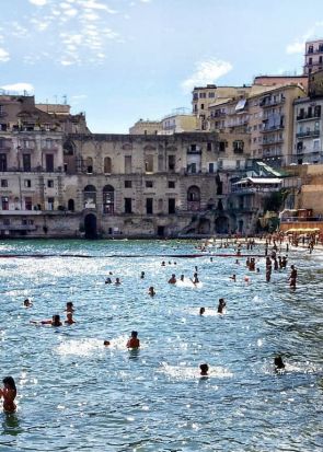 Le 8 Spiagge più belle di Napoli | Scoprire Napoli