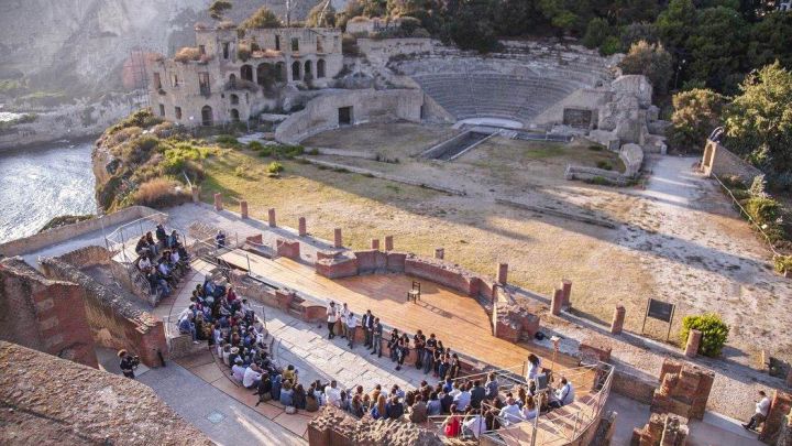 Suggestioni-all’Imbrunire-2018-Spettacoli-e-Concerti-al-Tramonto-nel-Parco-Archeologico-del-Pausilypon-1.jpg