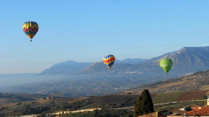 foto-di-pagina-facebook-Festival-Internazionale-Mongolfiere-Fragneto-Monforte.jpg