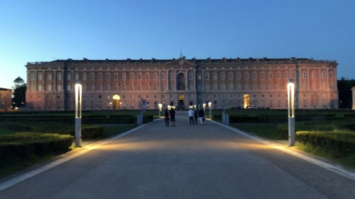 ndv-reggia-di-caserta-notte.jpeg