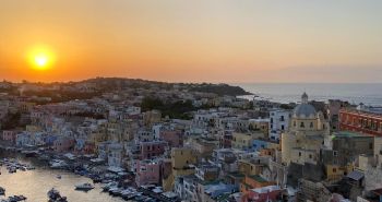 procida-tramonto-Napoli-da-Vivere.jpg